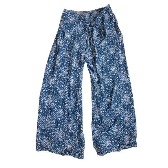 J.McLaughlin Women's Bondi Beach Pants in Neo
Tapestry Blue/White - Picture 2 of 9